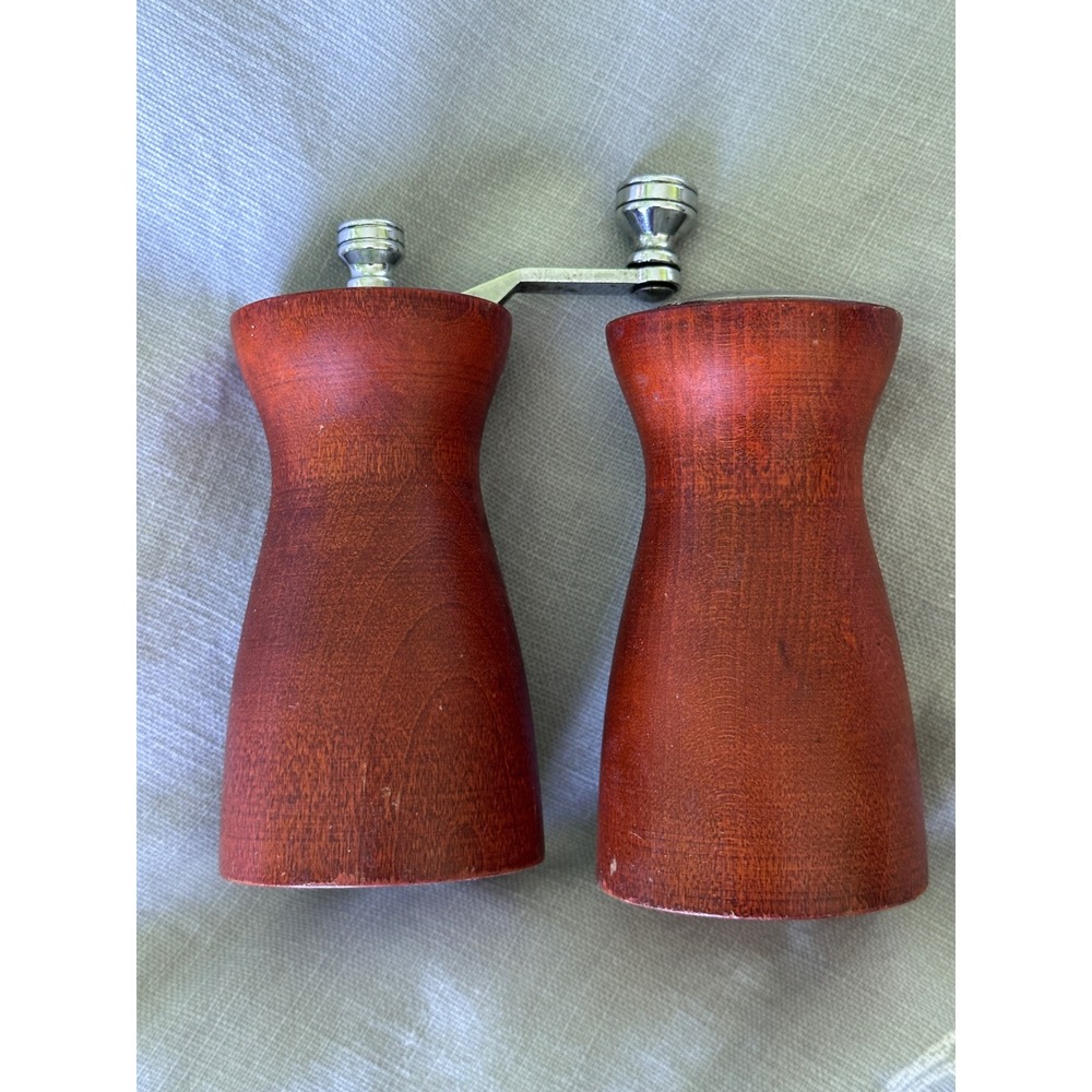 Vtg Olde Thompson Salt and Pepper Shakers Wood Hand Crank Grinder Set MCM